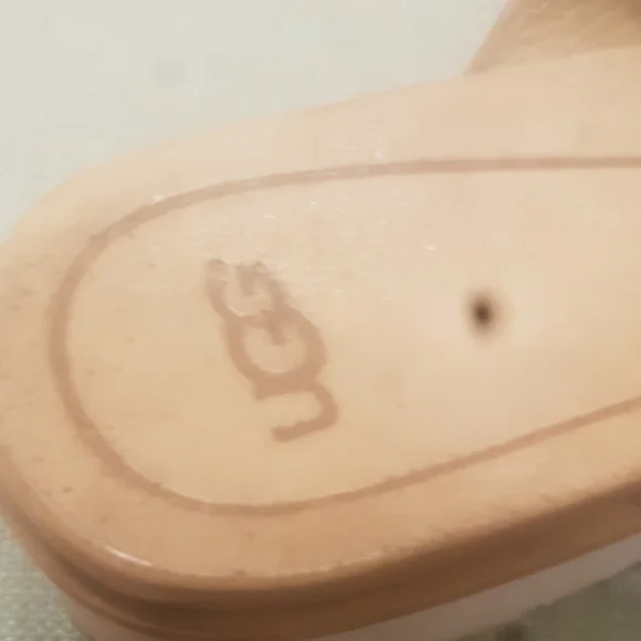 Euc Ugg leather sandals - Picture 5 of 7